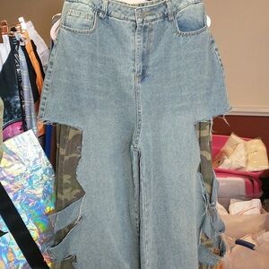 Akira camo, distressed jeans wide.